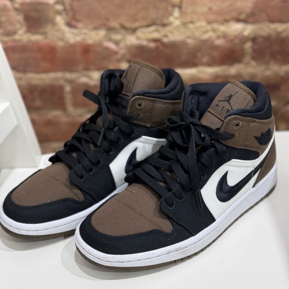 Nike Air Jordan 1 Mid SE "Olive Toe" sneakers